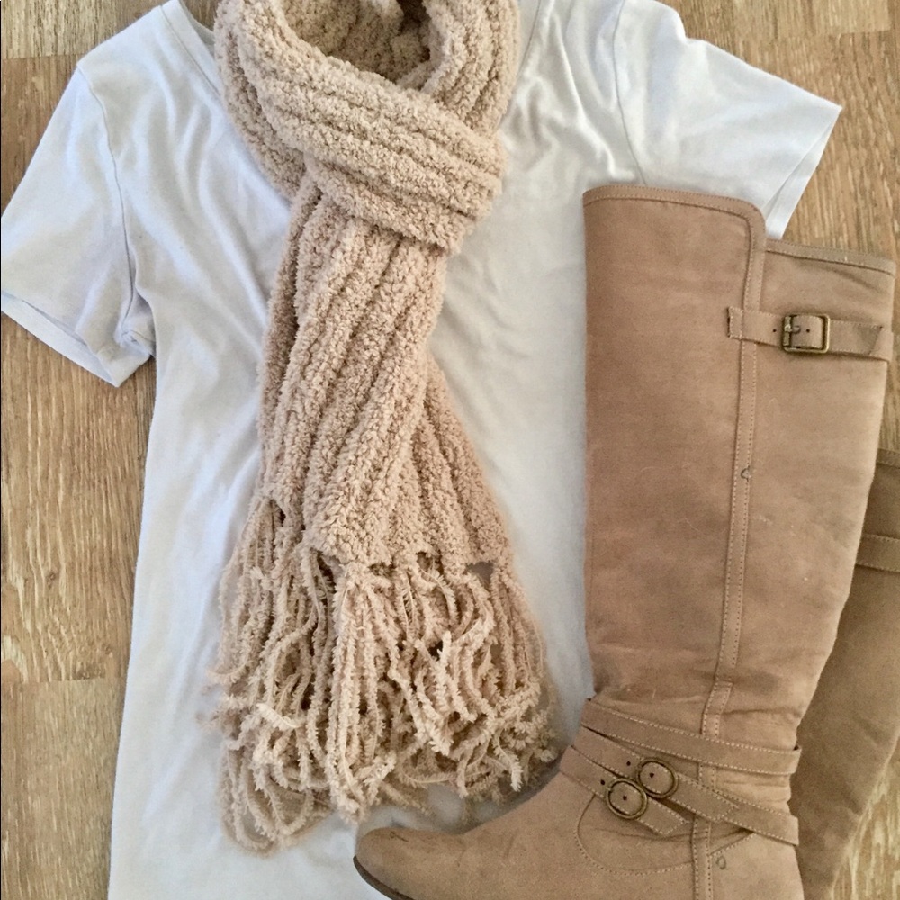 Scarf 🚨buy 2 scarves, get 1 FREE!🚨
